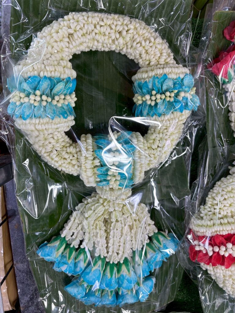 พวงมาลัยสดดอกพุด 3 ข้อ
