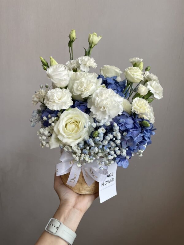 ตะกร้าดอกไม้ Blue Aura