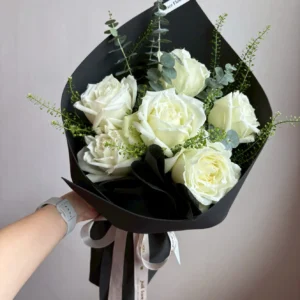 ช่อดอกกุหลาบขาว Black Beauty - Image 1