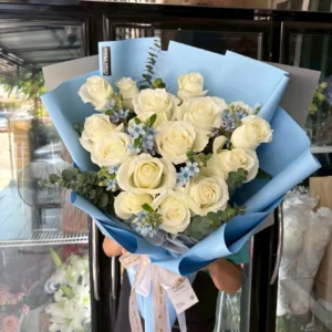 ช่อดอกกุหลาบขาว Blue Aura Rose - Image 1