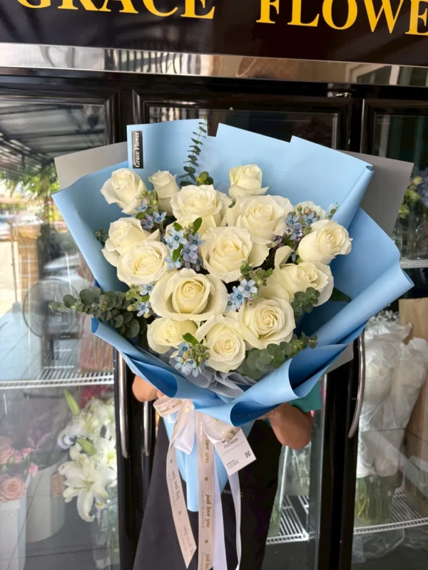 ช่อดอกกุหลาบขาว Blue Aura Rose