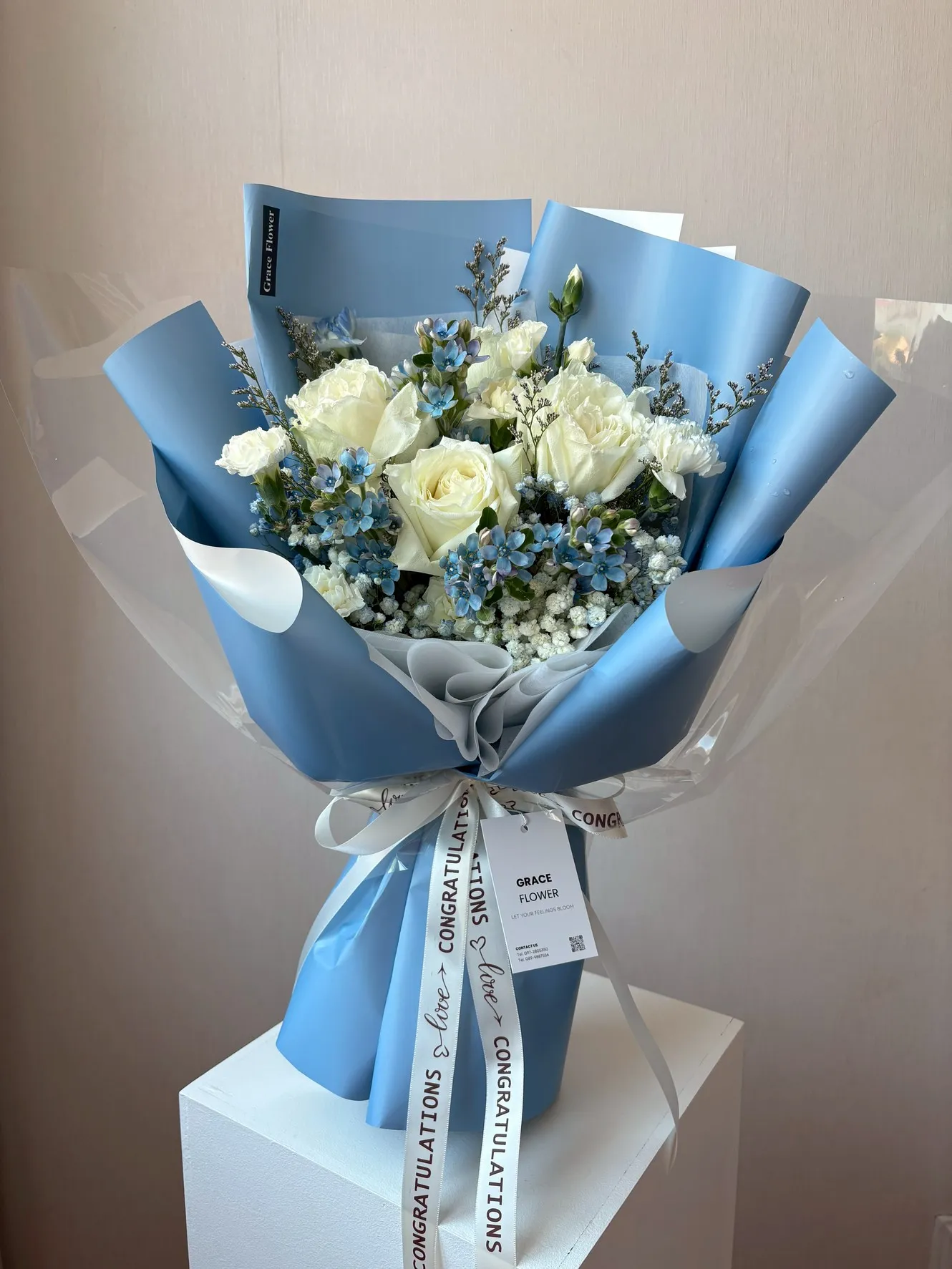 ช่อดอกกุหลาบขาว Blue & Bloom - Image 2