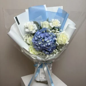 ช่อดอกไม้สด Blue Haven - Image 1