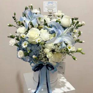 กล่องดอกไม้สด Blue Lily Grace - Image 1