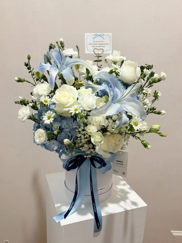 กล่องดอกไม้สด Blue Lily Grace