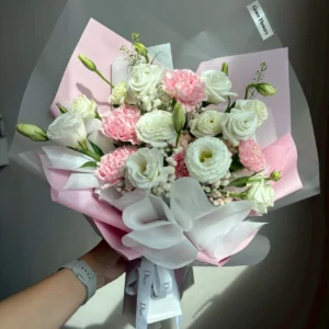 ช่อดอกไม้สด Blush Cupcake - Image 1