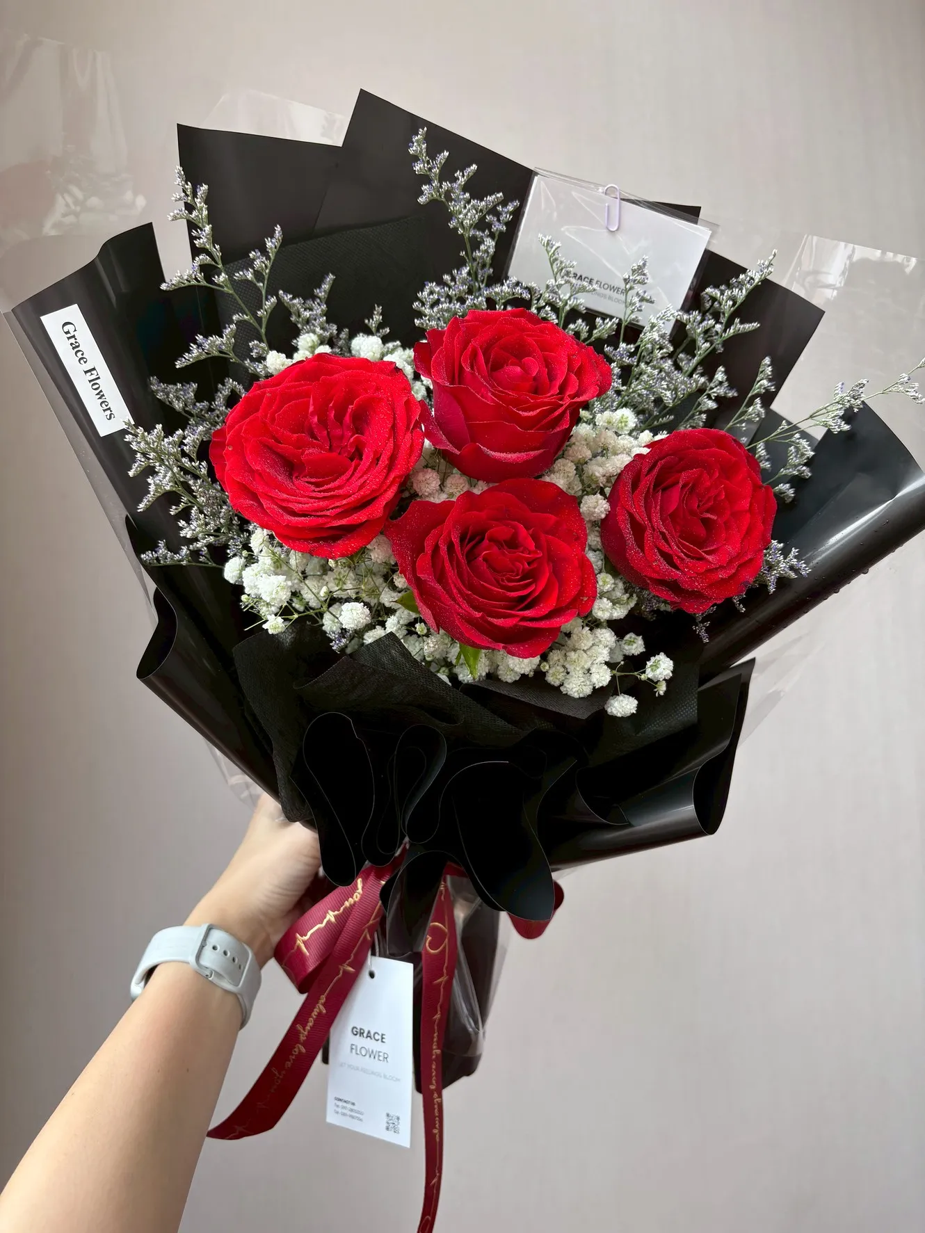 ช่อดอกกุหลาบแดง Burgundy Bloom of Peace