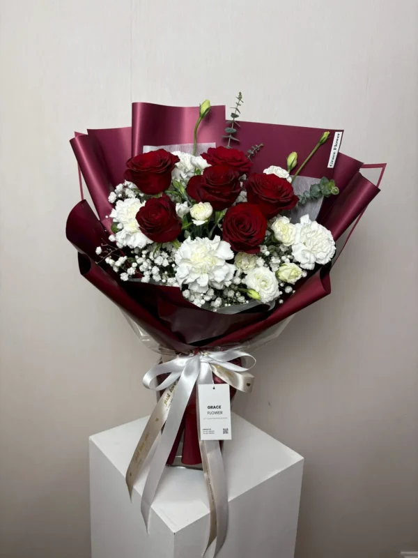 ช่อดอกกุหลาบแดง Burgundy Grace Bloom