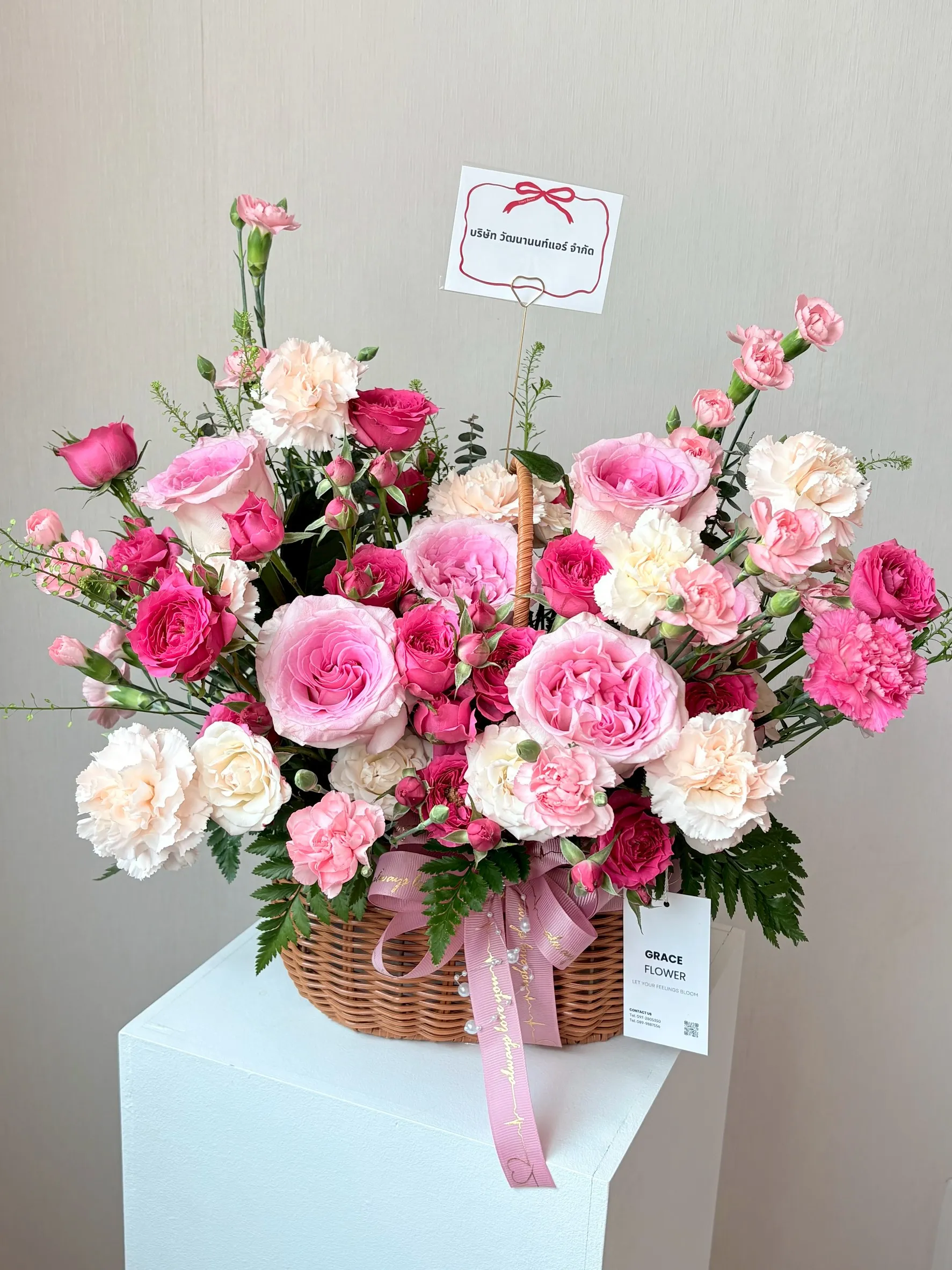 ตะกร้าดอกกุหลาบสด Candy Fuchsia