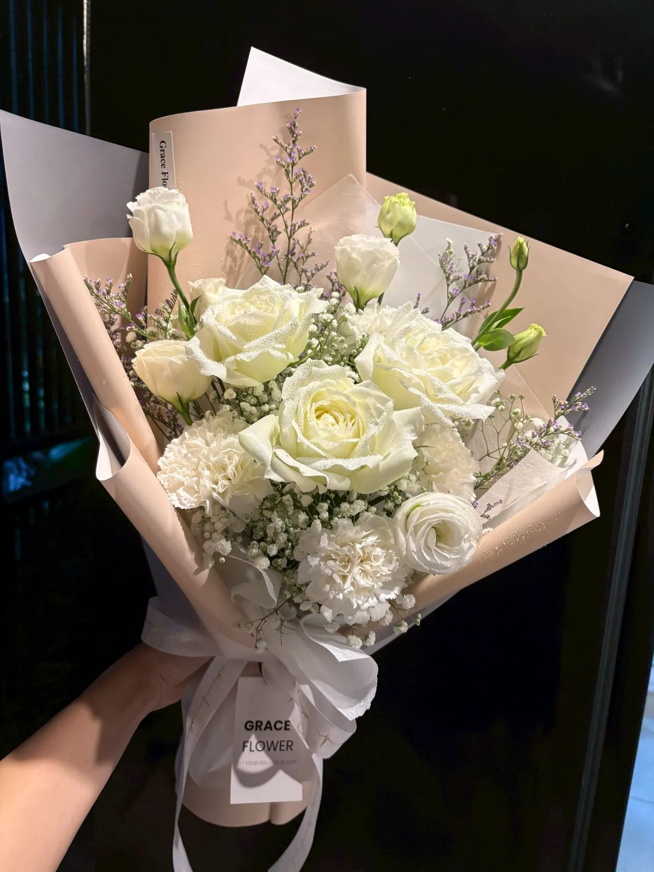 ช่อดอกกุหลาบขาว Cream Bloom