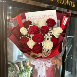 ช่อดอกกุหลาบแดง Crimson Forever Love - Image 1