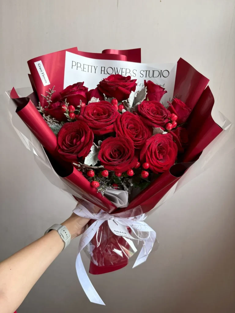 ช่อดอกกุหลาบแดง Crimson Warm Bloom