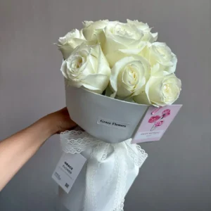 ช่อดอกกุหลาบขาว Crystal Charm - Image 1