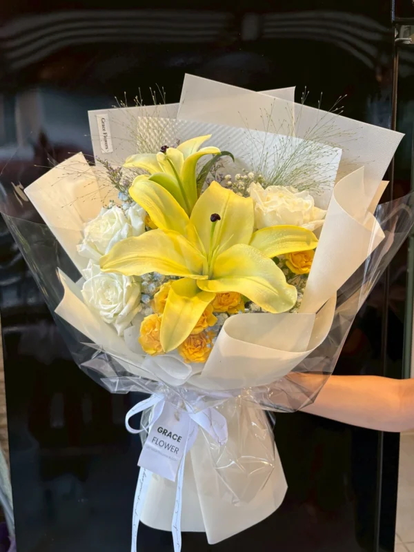 ช่อดอกลิลลี่สด Golden Lily Grace