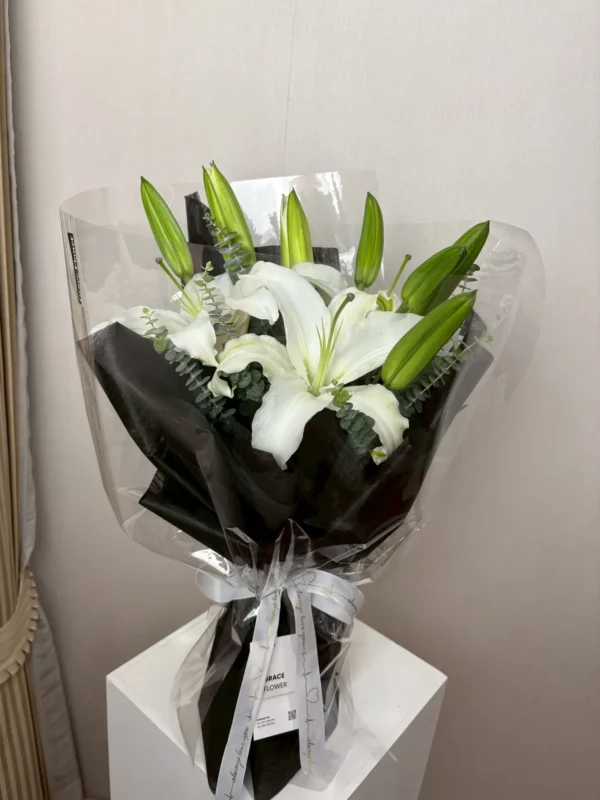 ช่อดอกลิลลี่สด Midnight Bloom