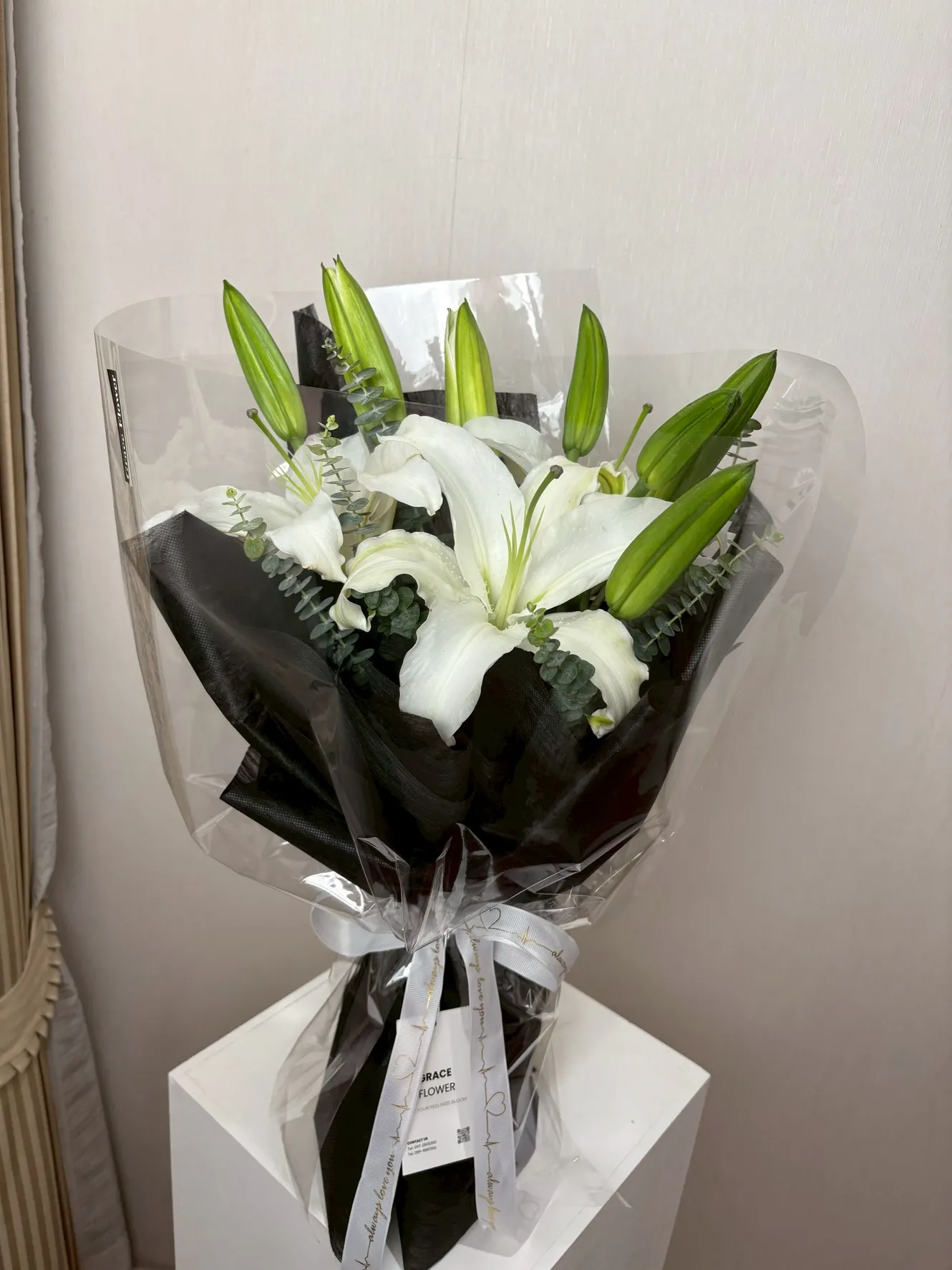 ช่อดอกลิลลี่สด Midnight Bloom