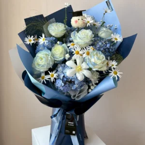 ช่อดอกไม้สด Ocean Breeze Bouquet - Image 1