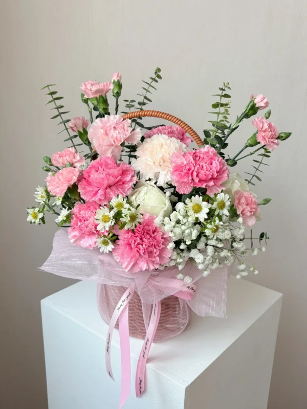 ตะกร้าดอกคาเนชั่นสด Pink Carnation