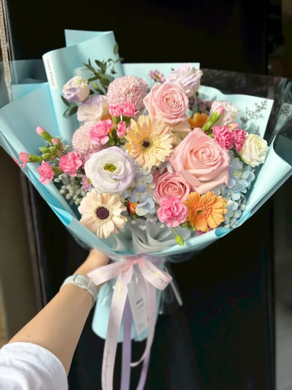 ช่อดอกไม้สด Playful Petals