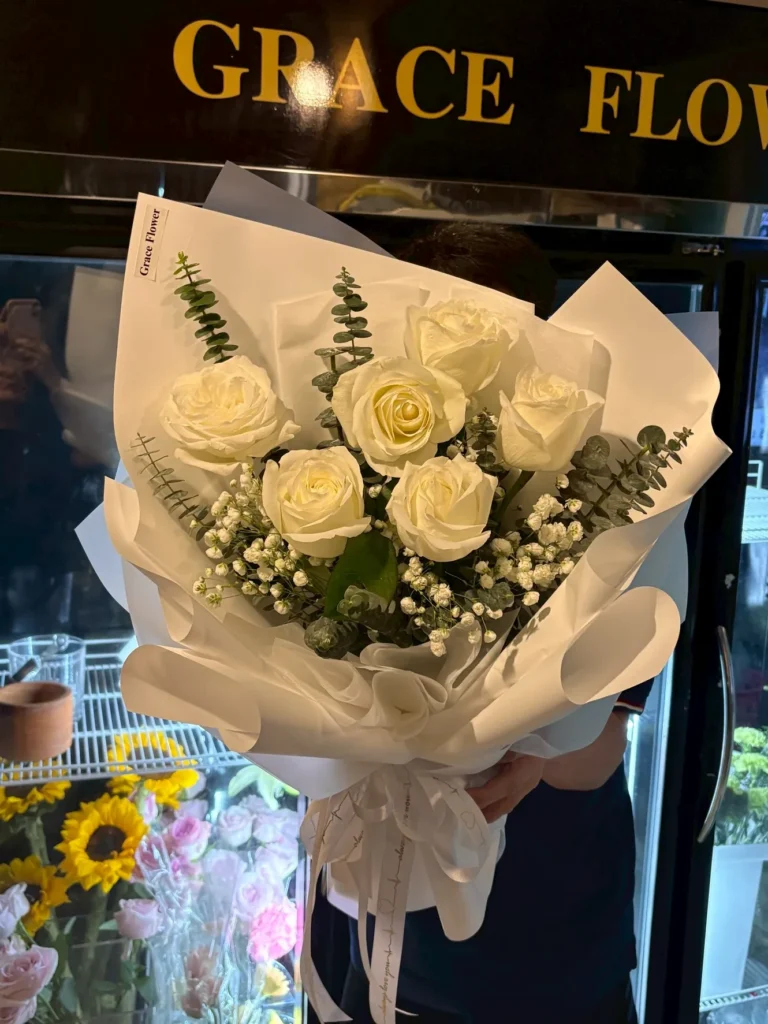 ช่อดอกกุหลาบขาว Pure White Rose