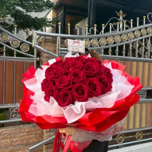 ช่อดอกกุหลาบแดงประดิษฐ์ Red Beauty - Image 3