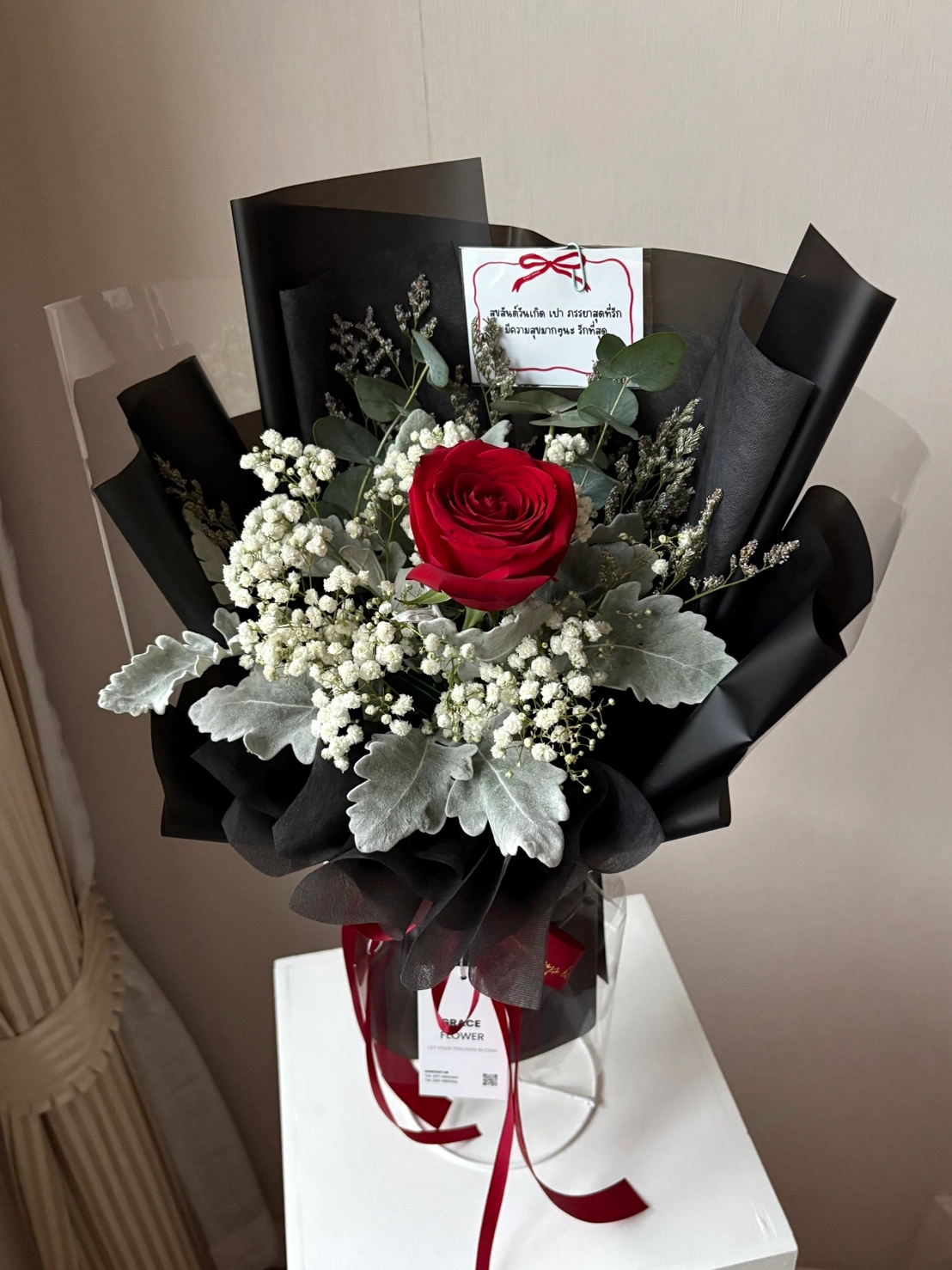 ช่อดอกกุหลาบแดง Red Gentle Bloom