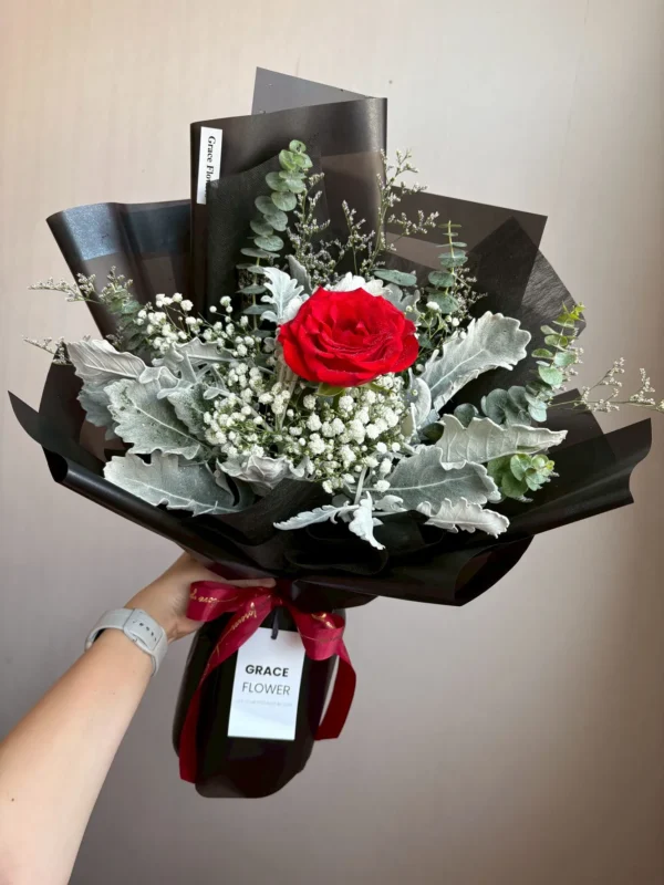 ช่อดอกกุหลาบแดง Red Gentle Bloom
