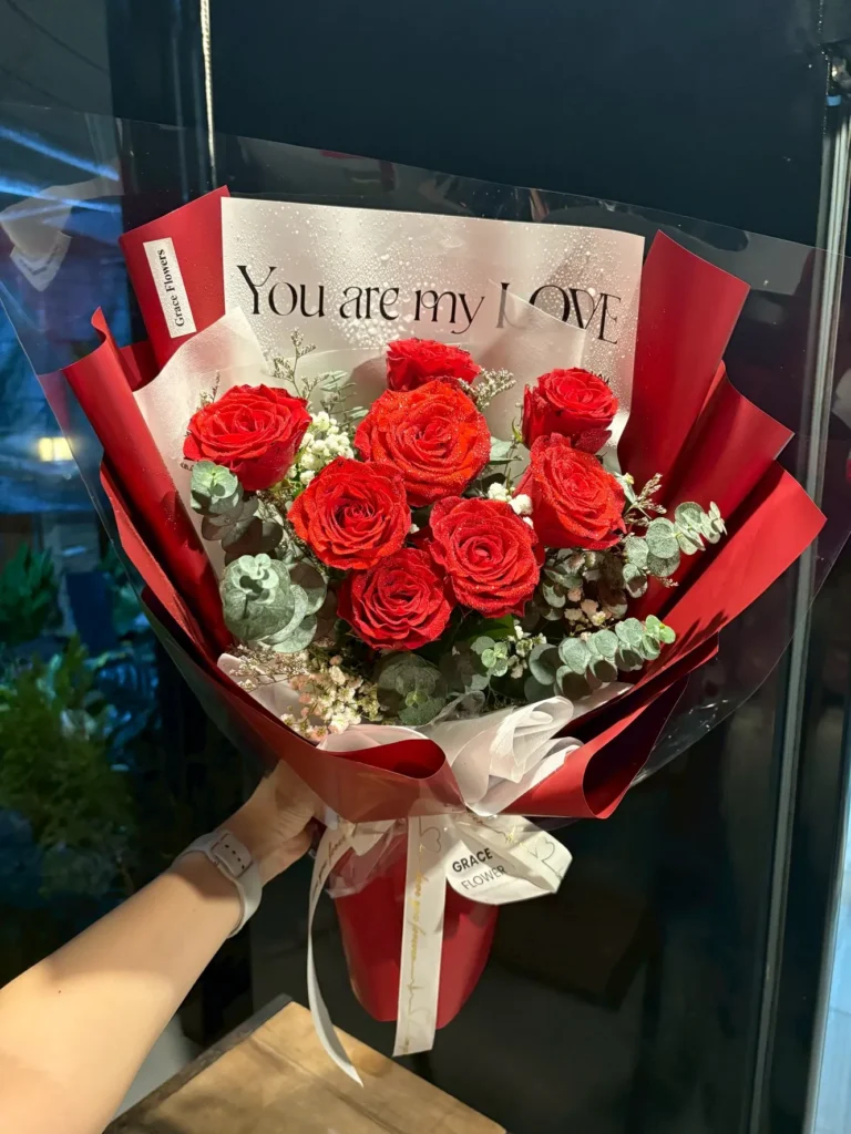 ช่อดอกกุหลาบแดง Red Happy Bloom