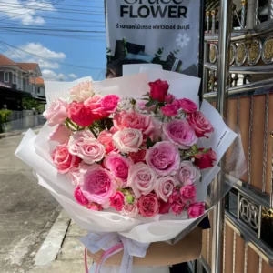 ช่อดอกกุหลาบสด Rosy Sweet Charm - Image 1