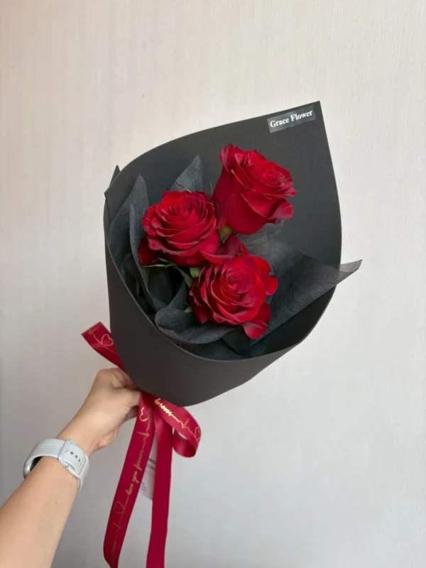 ช่อดอกกุหลาบแดง Ruby Grace