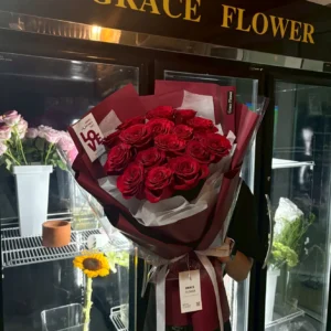 ช่อดอกกุหลาบแดง Ruby Romance - Image 1