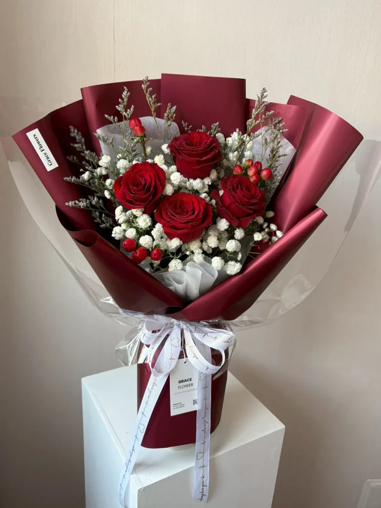 ช่อดอกกุหลาบแดง Scarlet Bliss Bloom