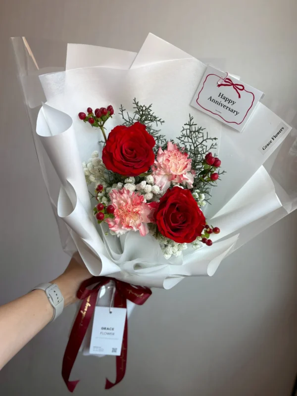 ช่อดอกกุหลาบแดง Scarlet Bloom of Love