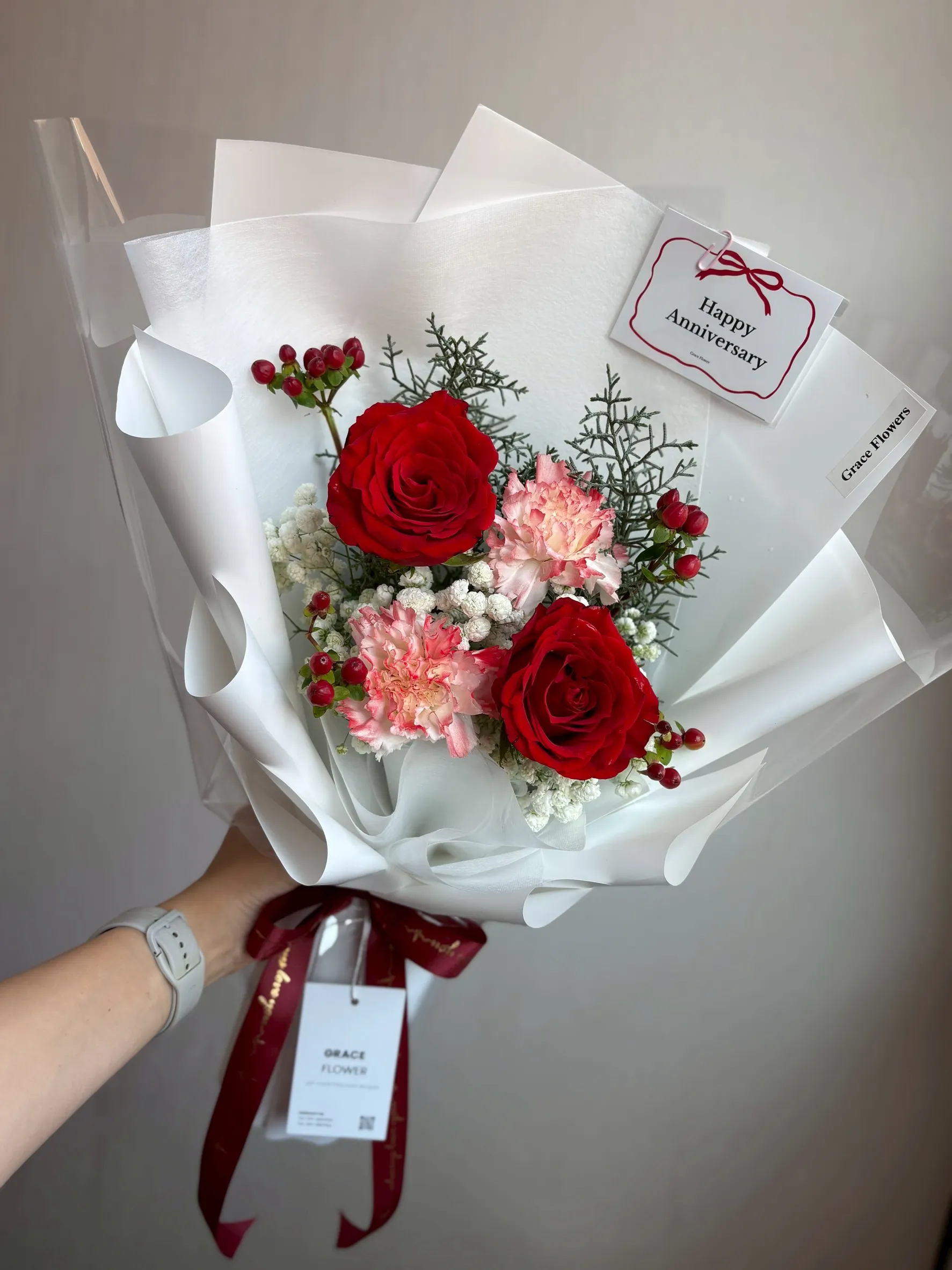 ช่อดอกกุหลาบแดง Scarlet Bloom of Love