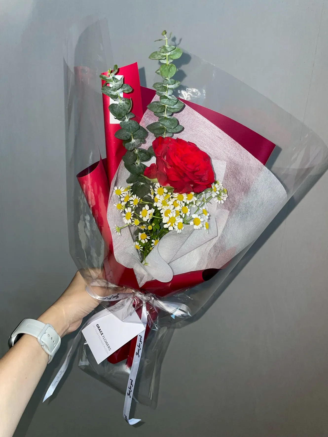 ช่อดอกกุหลาบแดง Scarlet Bloom of Warmth