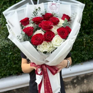 ช่อดอกกุหลาบแดง Scarlet Happy Bloom - Image 2