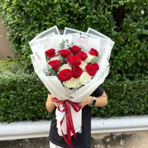 ช่อดอกกุหลาบแดง Scarlet Happy Bloom - Image 1