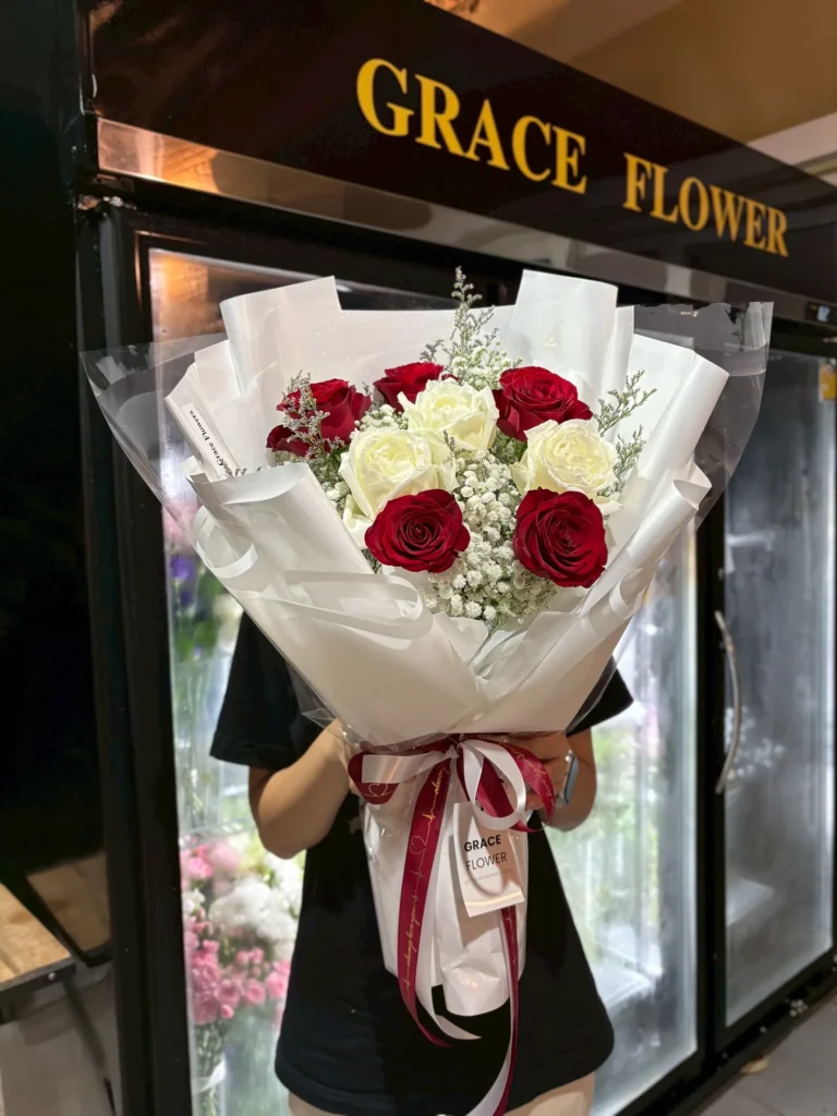 ช่อดอกกุหลาบแดง Scarlet Joyful Bloom