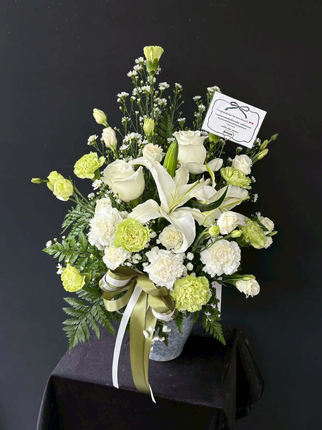 แจกันดอกลิลลี่สด Verdant Grace
