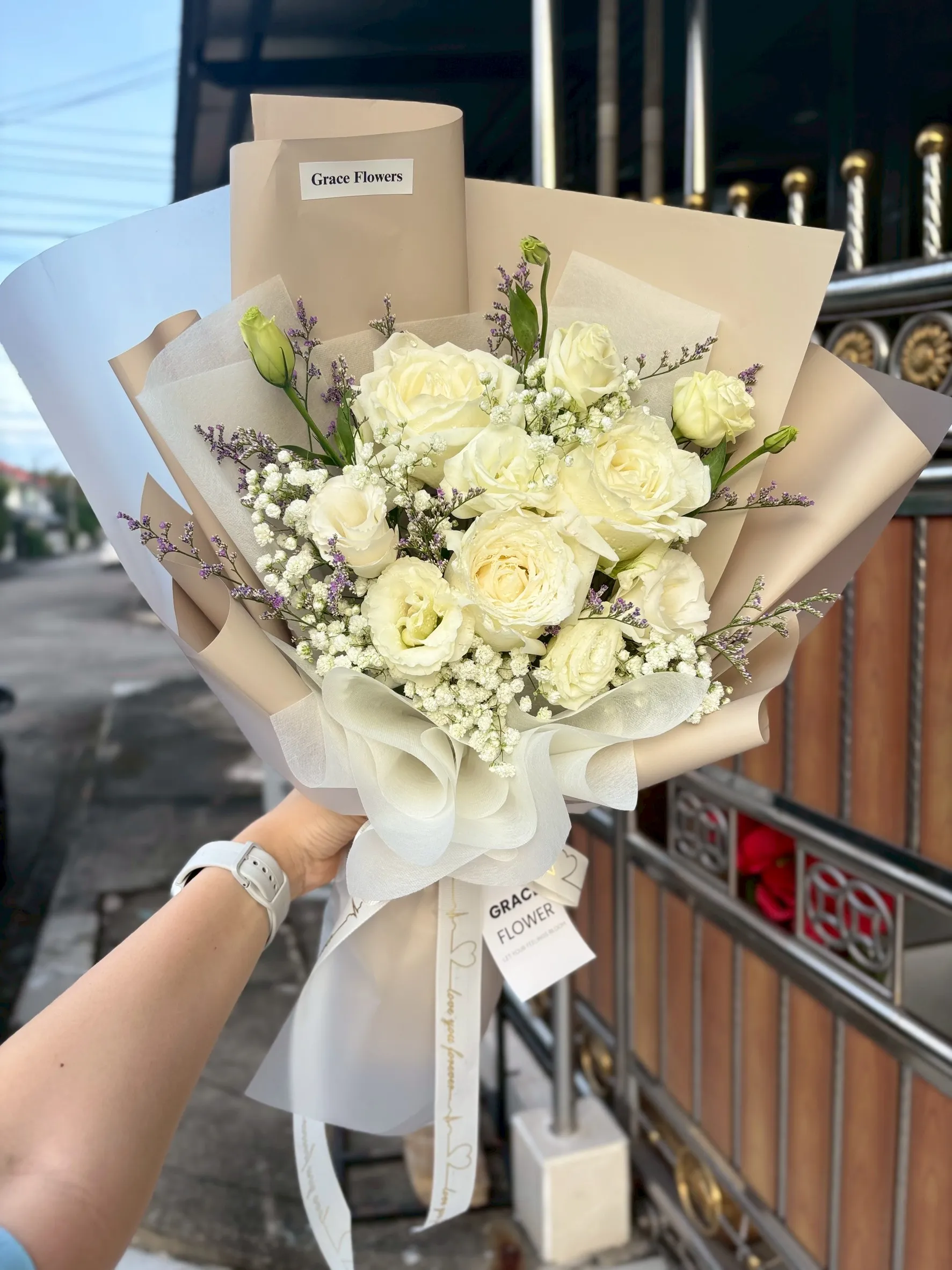 ช่อดอกไม้สด White Aura