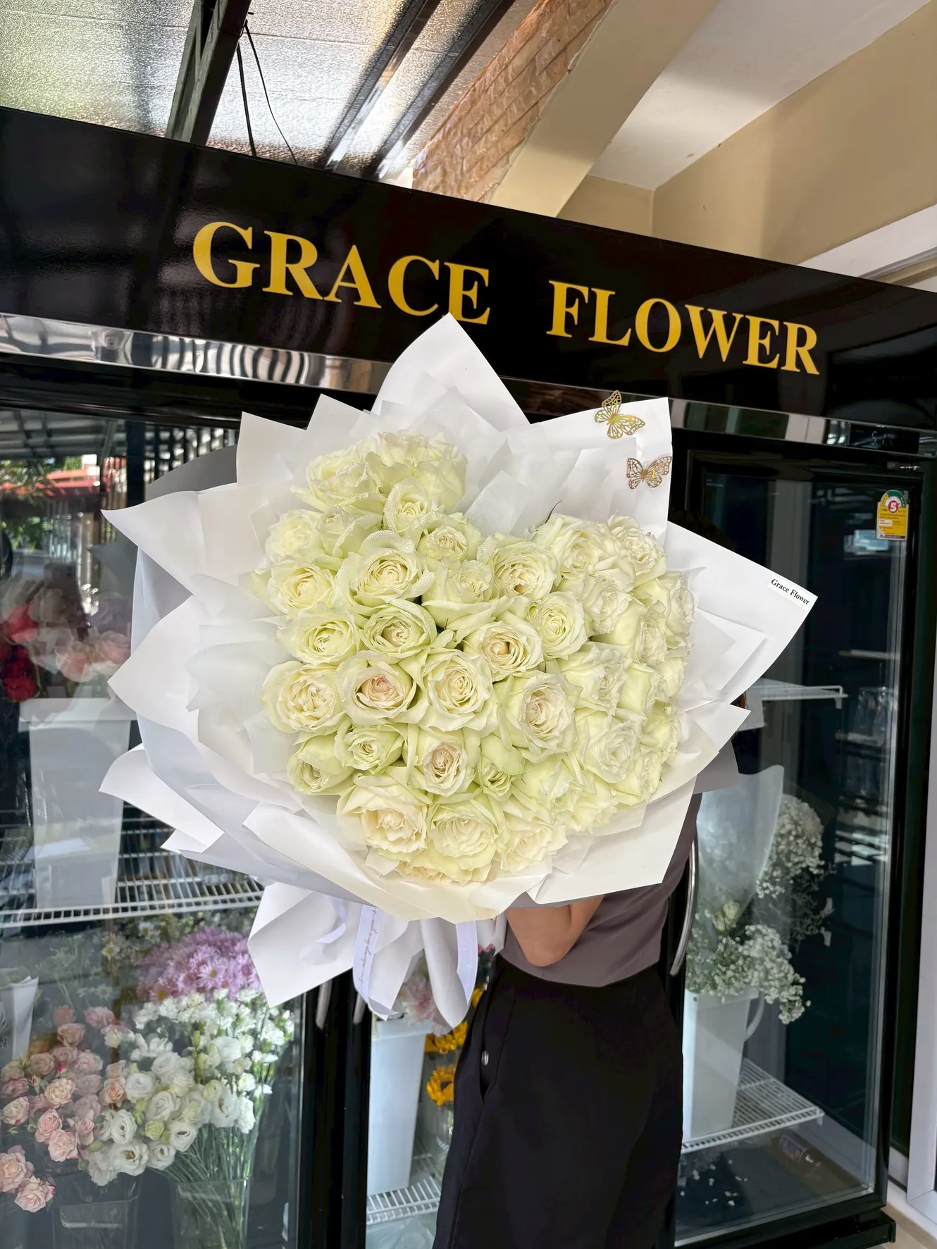 ช่อดอกไม้กุหลาบขาวสด White Elegance  60 ดอก
