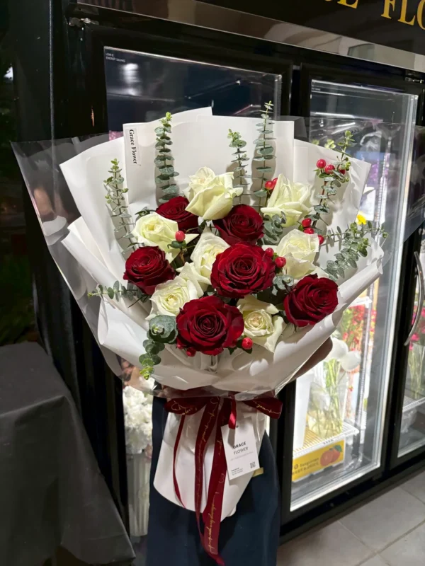 ช่อดอกกุหลาบแดง White Magic Red
