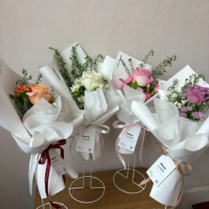 ช่อดอกกุหลาบสด Mini Rose Signature - Image 1