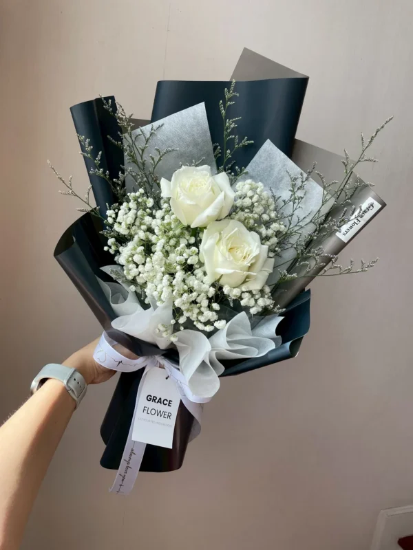 ช่อดอกกุหลาบขาว 2 ดอก The Twin Elegance