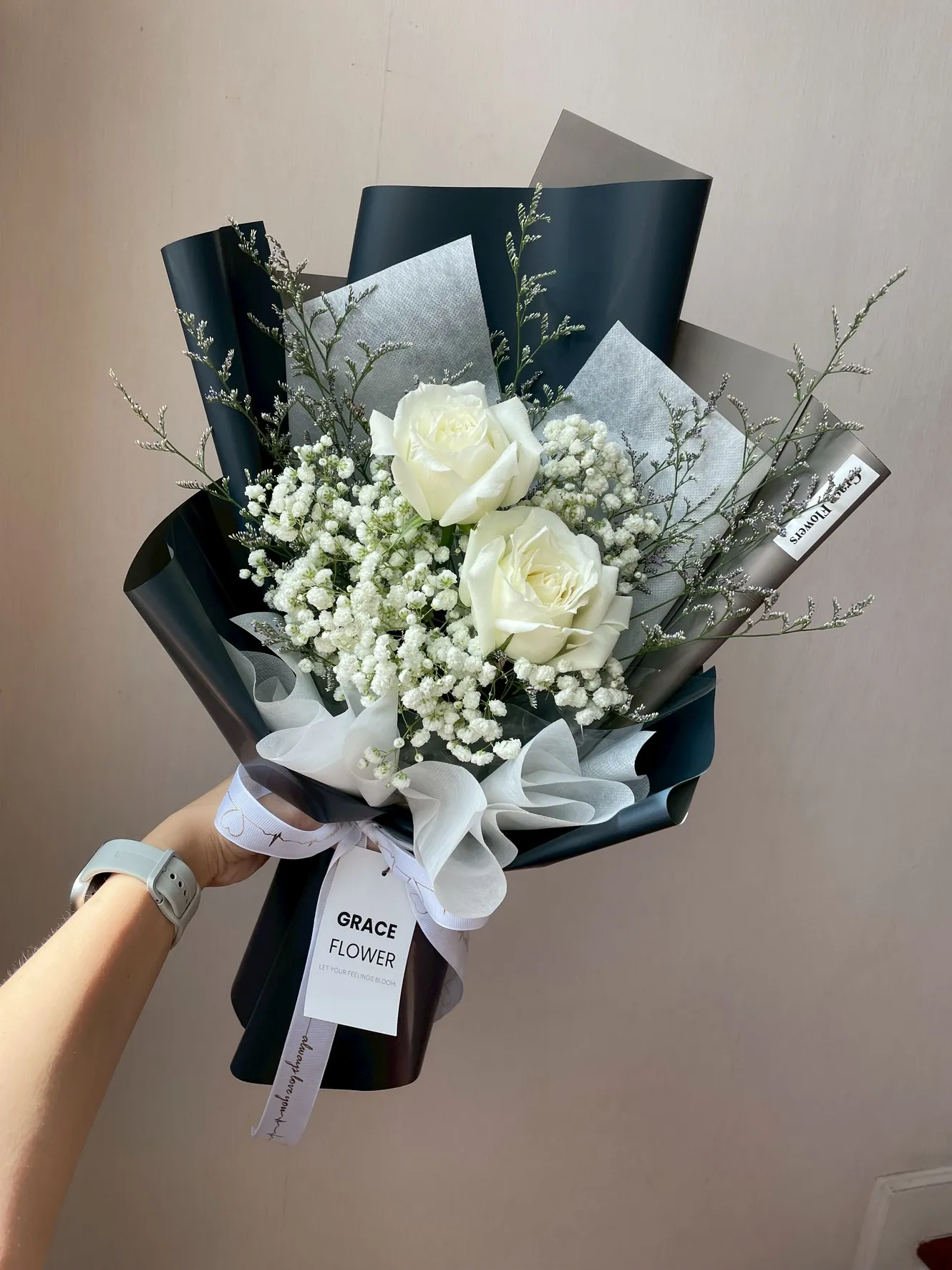 ช่อดอกกุหลาบขาว 2 ดอก The Twin Elegance