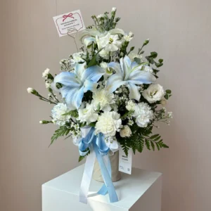 แจกันดอกไม้สด Blue Solace - Image 1