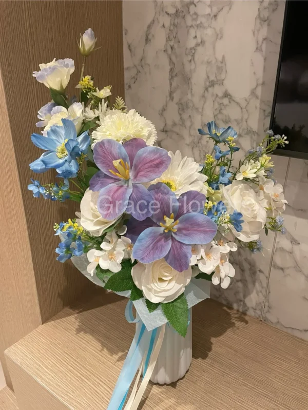 แจกันดอกไม้ประดิษฐ์ Gentle Blue Harmony