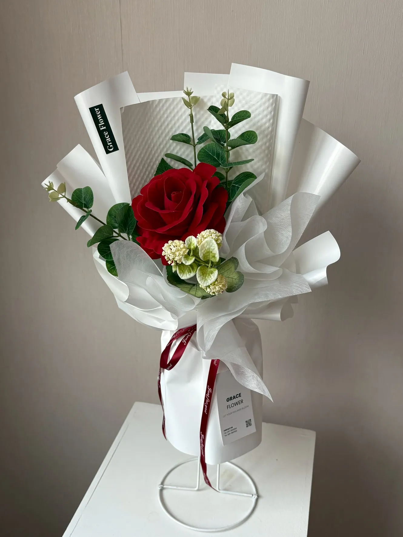 ช่อดอกไม้ประดิษฐ์ Lovely Crimson Bloom