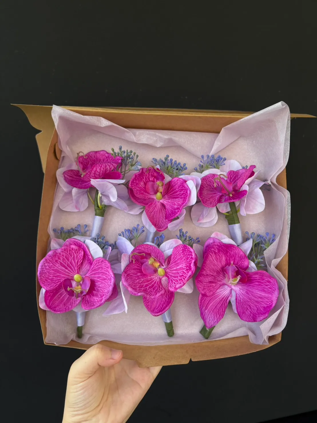 เข็มกลัดดอกกล้วยไม้ฟาแลน Purple Velour - Image 3