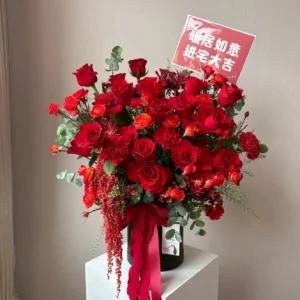 กล่องดอกกุหลาบแดง Velvet Rosaline - Image 1